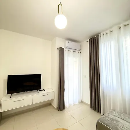 Gretas 8 * Golem (Tirana)